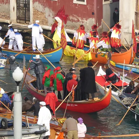 Casa Dell'aviatore Con Terrazza Sul Giardino 아파트
