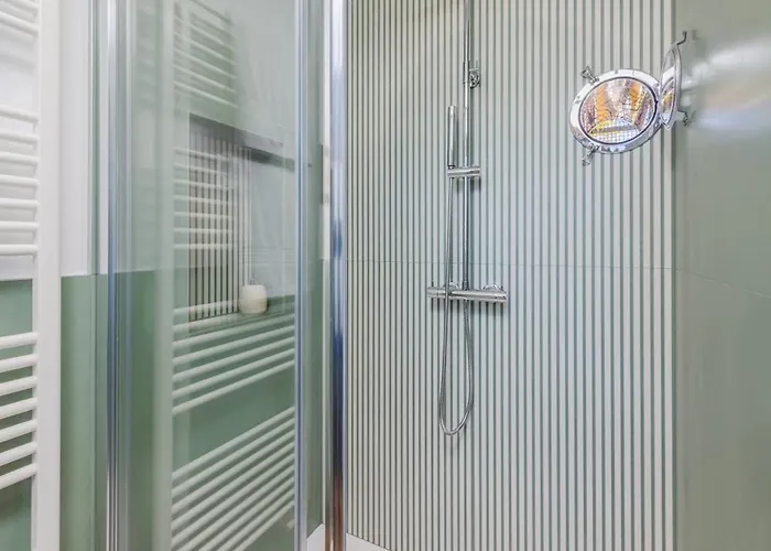 Casa Dell'aviatore Con Terrazza Sul Giardino 아파트