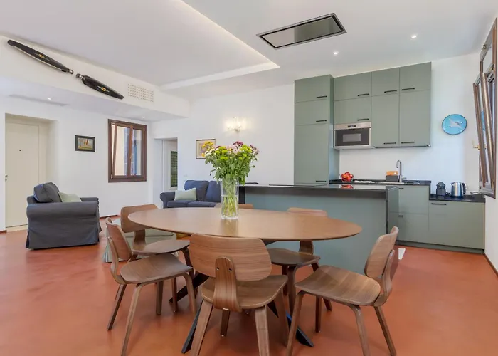 Casa Dell'aviatore Con Terrazza Sul Giardino 아파트 *